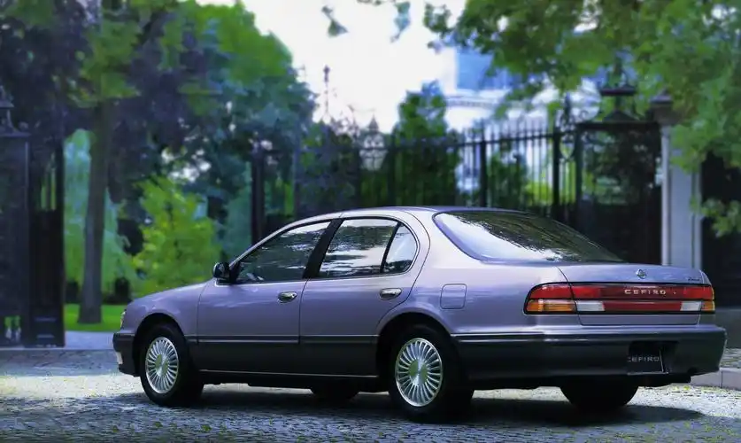 90年代后期国内贼受欢迎的日产轿车