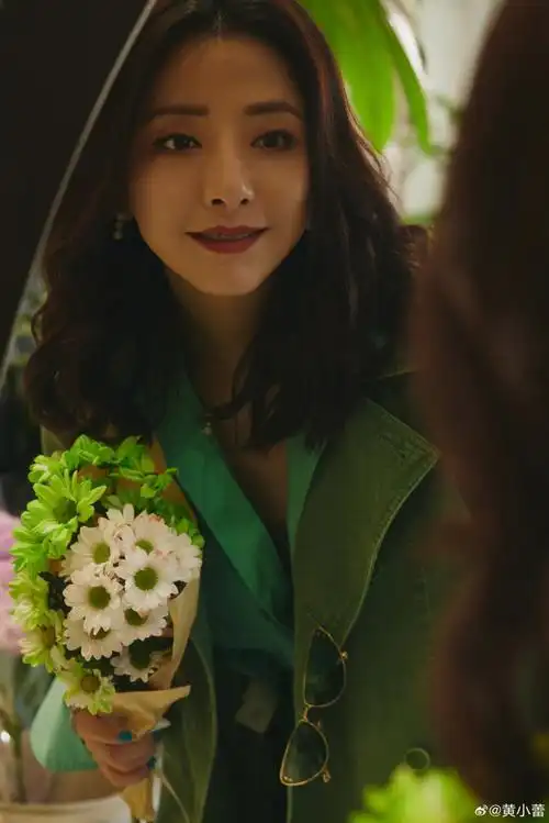 黄小蕾复古港风穿搭##黄小蕾薄荷色港风美人