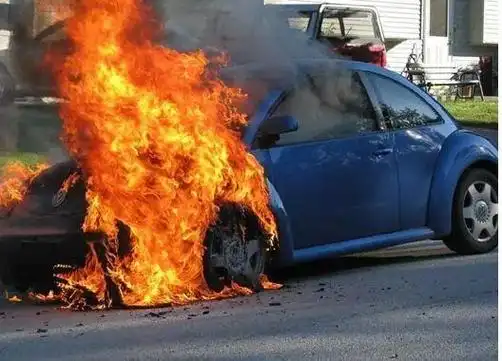 了解火烧车这种少见情况,买二手车时可一定要注意避免