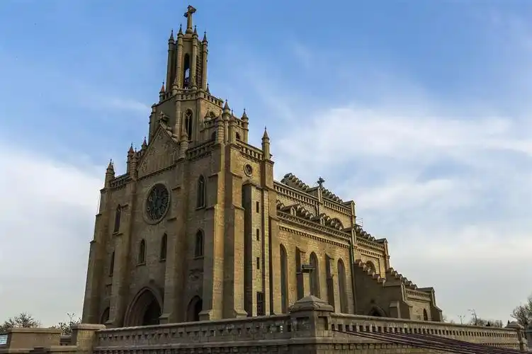 塔什干是乌兹别克斯坦的首都,其最有特色的景点包括1912年建立的