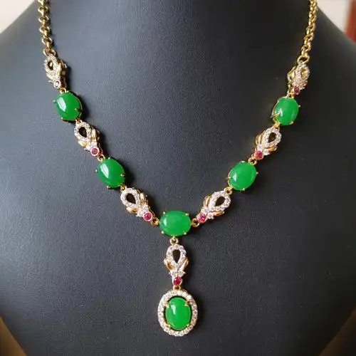 胡二翡翠天然玉石镶嵌项链金镶玉碧玉祖母祖母绿绿色项链