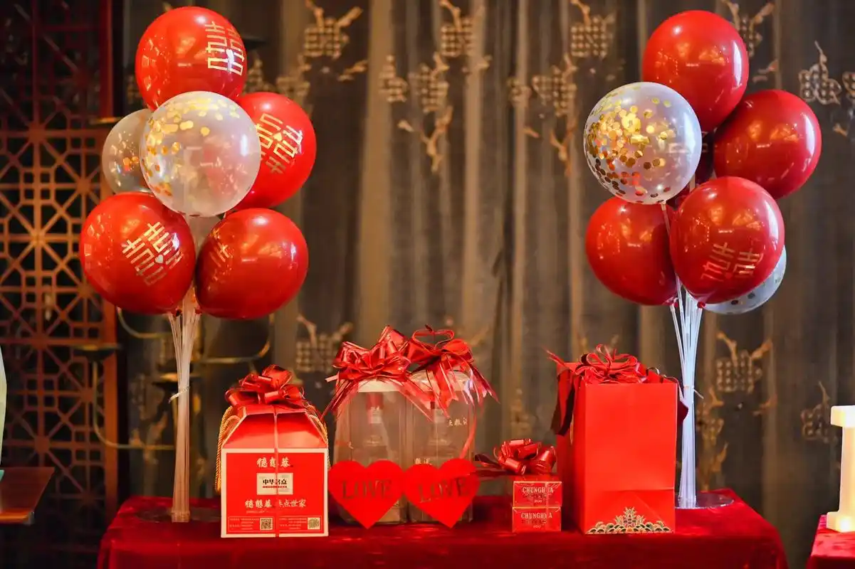 订婚时的场地布置都是自己策划和家人们 - 抖音