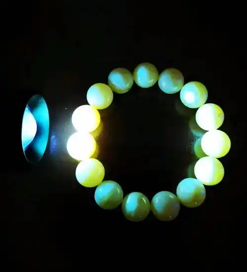 紫外线手电筒鉴别宝石这么简单?什么原理?