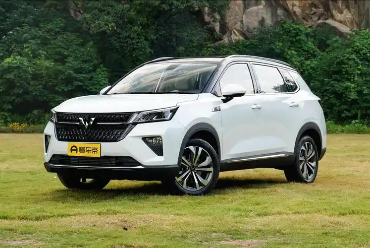 五菱旗下10万元以内全新suv星辰,车身颜色名称都非常具有诗意