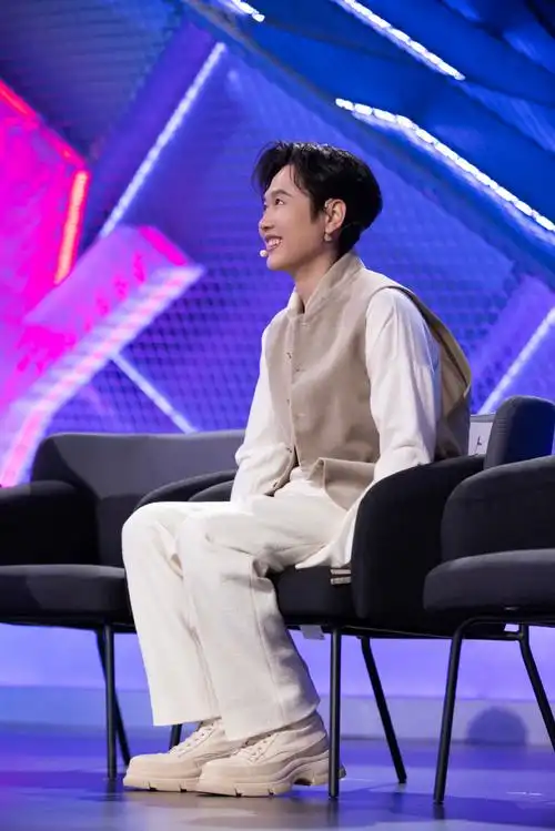 孟鹤堂超话#今晚开放麦#晚21:00,和@孟鹤堂一起快乐开麦!