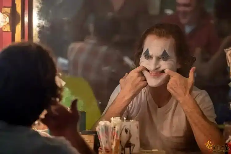 《小丑joker》的无尽惊悚美学