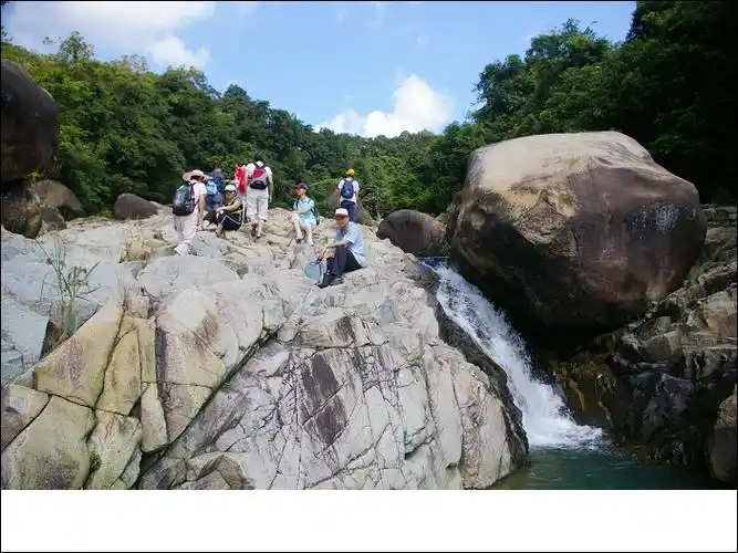 象头山溯溪