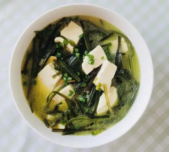 炖个海带豆腐汤
