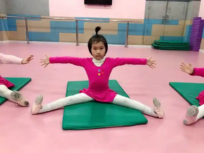 "旁平位扩指"注意手心向前