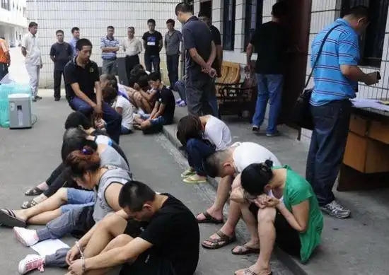 广东警方密切关注传销活动,实施"露头即打",图为警方拘捕一批涉案者.