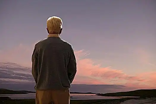 孤独的背影图片