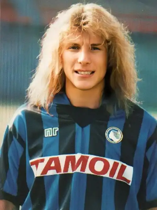 足坛风之子卡尼吉亚:马拉多纳挚友,不羁的长发,被毒品毁掉生涯_腾讯