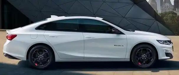 在超低的价格面前,无数消费者涌入了东风雪铁龙4