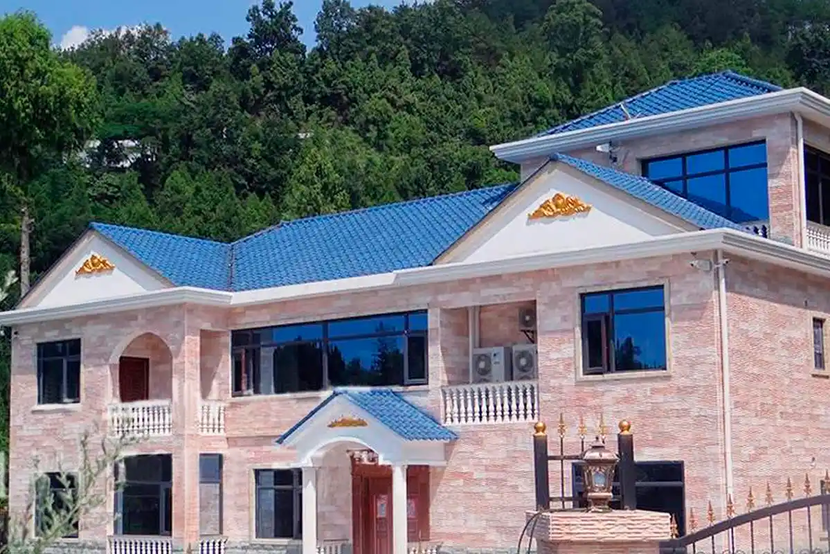 金属瓦与合成树脂瓦哪个好,各自的优缺点是什么?