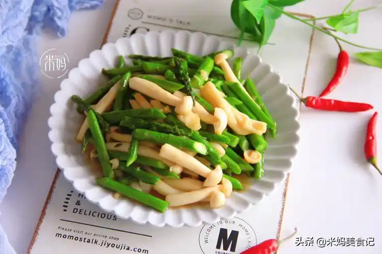 白玉菇炒芦笋做法步骤图 晚上照着吃减掉大肚腩!