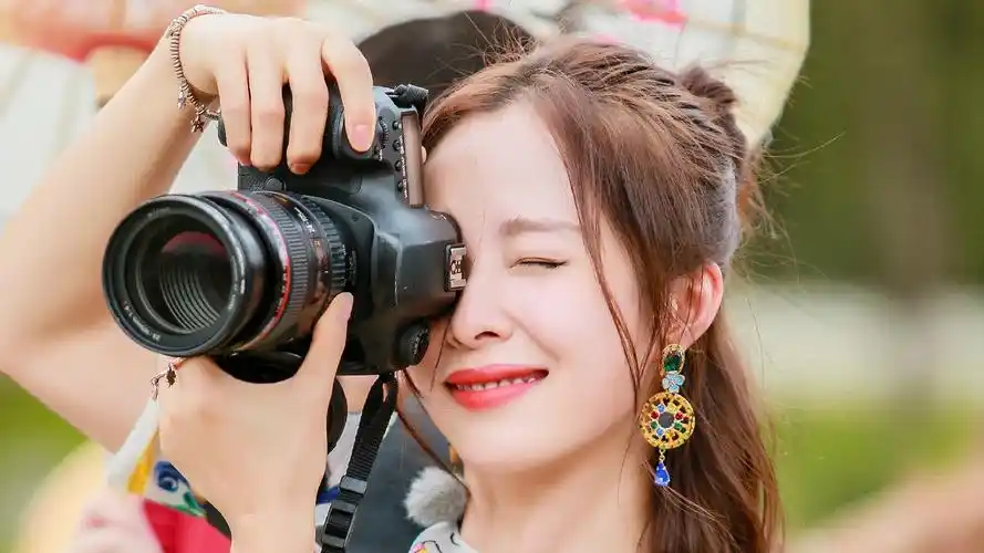 江一燕演员音乐创作人摄影爱好者支教老师气质美女明星明星风尚壁纸