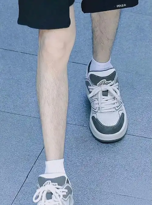 那就再发一遍吧,腿毛合集每个人的身上都有毛毛@任嘉伦allen#任嘉伦