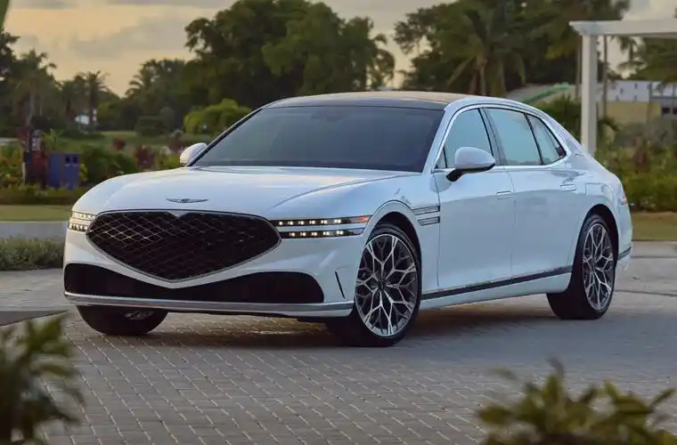 韩国现代汽车旗下的高端品牌,于2015年正式成立,旨在打造全球豪华车