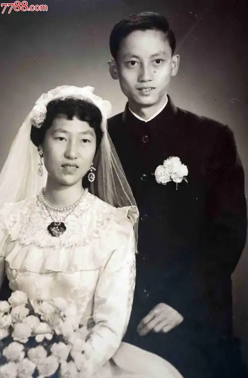 建国初上海著名中国照相馆拍摄的结婚照