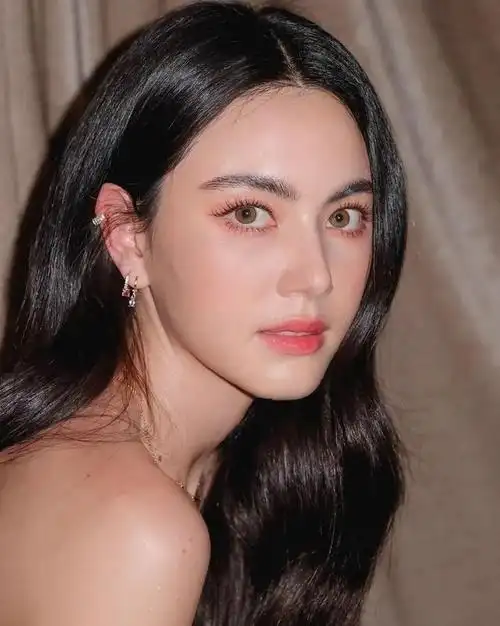 泰国十大女星,泰国noon女星(泰国第一美女明星noon2020)