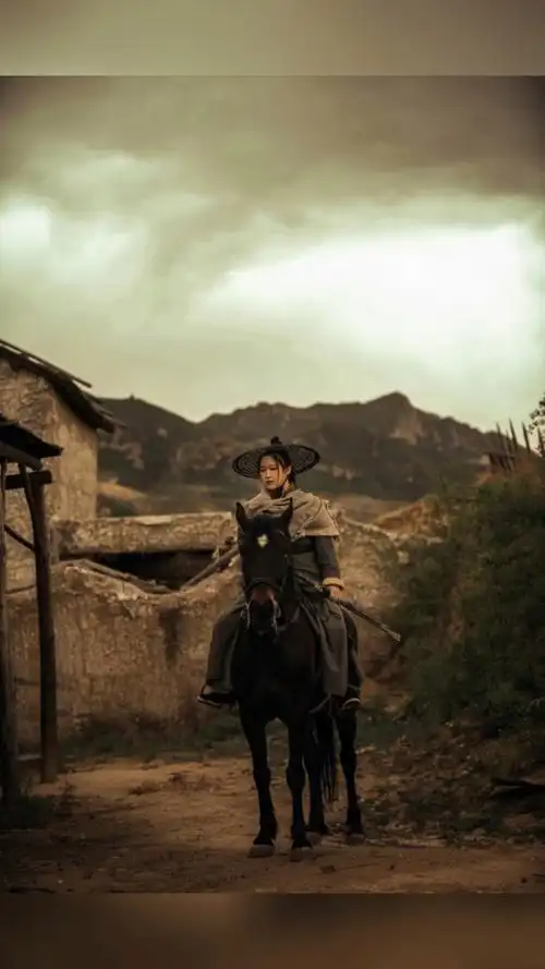 "曾经的我肆意潇洒,一人一马仗剑走天涯"