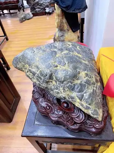 这届网友不好伺候啊,来一组精品金蟾灵璧石,大家看看喜欢吗