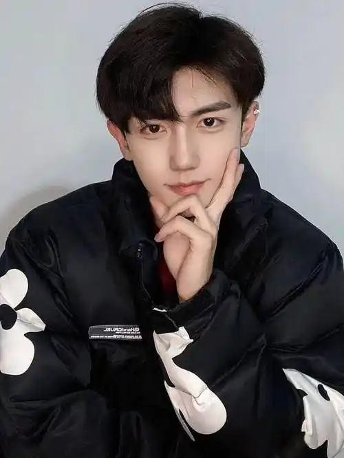 9款男生刘海发型,高额头的快get起来!_三七_恶意_侵权