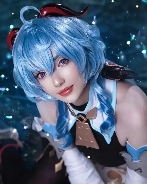 俄罗斯美女cos赛博浪客露西胶衣美体神还原