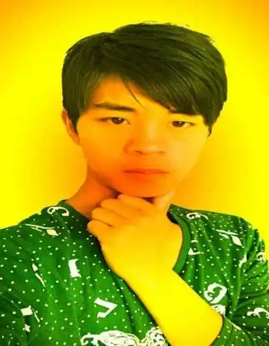 大呲花带墨镜坐车里喊麦那男的是谁