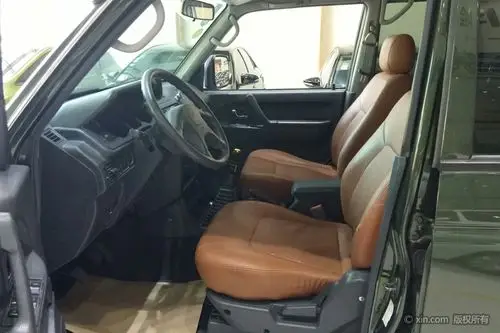 猎豹汽车黑金刚前排座椅