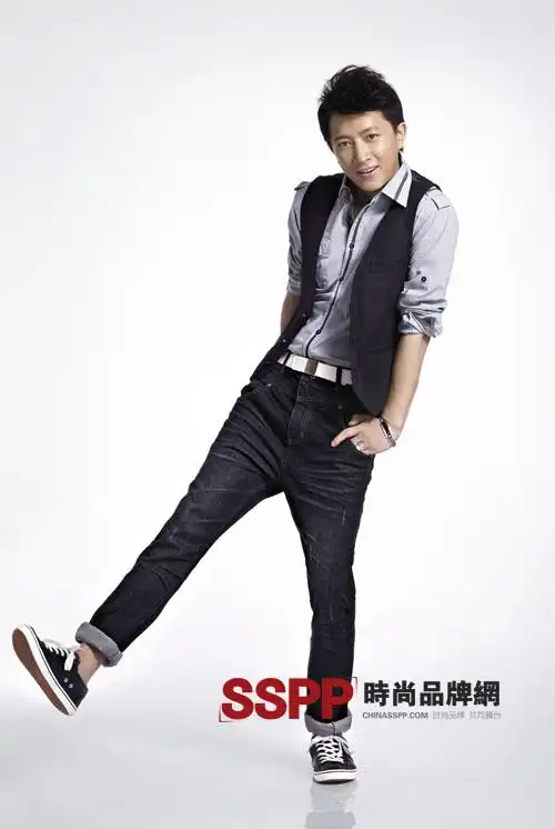 以纯官方网站以纯服饰代言人韩庚最新广告韩庚以纯2011秋季广告以纯