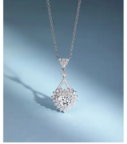 佐卡伊 白18k金70分心形群镶显钻设计钻石项链结婚吊坠女1克拉裸钻