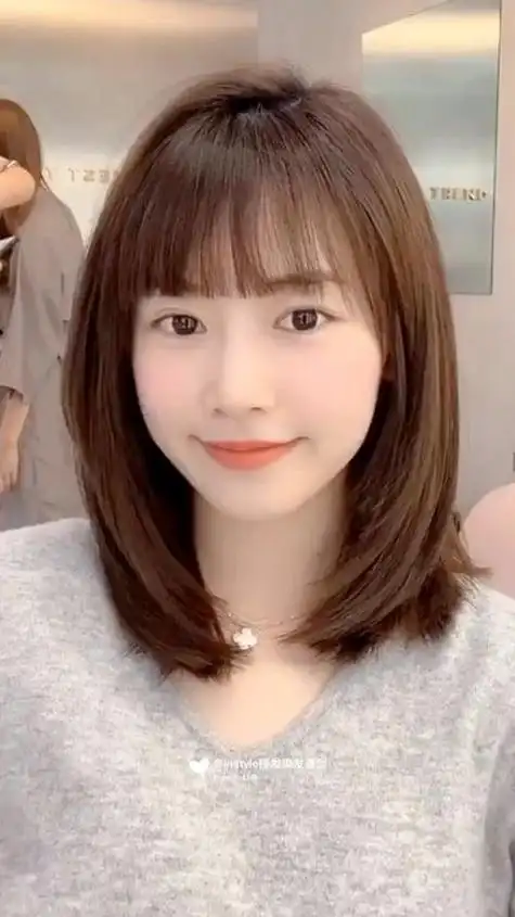 披肩内扣发型图片女生