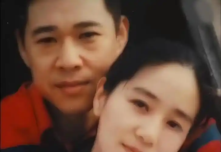 回顾霍凡:嫁给大12岁二婚张丰毅,29年未生子女,却被丈夫宠成宝