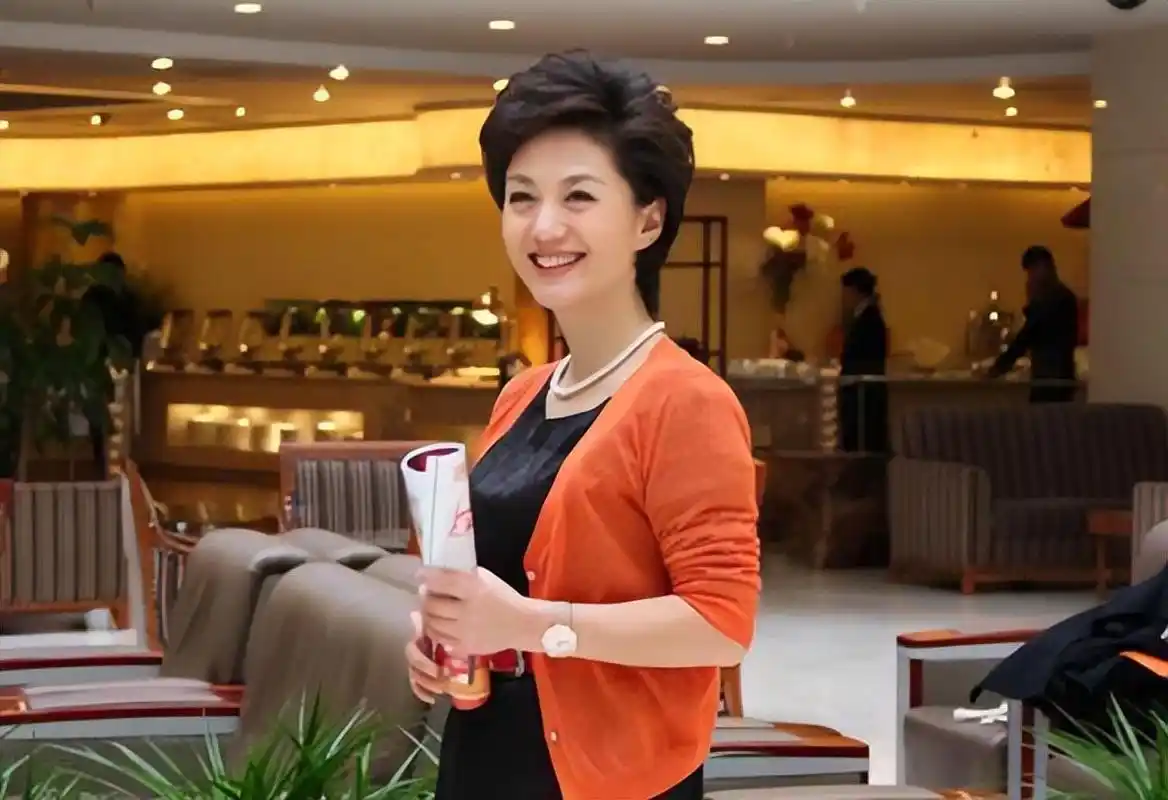 央视主持人海霞,已经走上了另一条大道!机会是给有准备的人