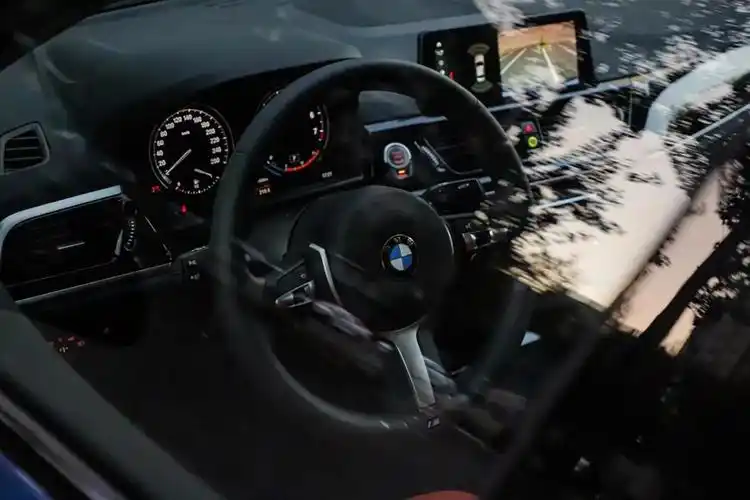 宝马1系m运动曜夜版视频宝马125im运动曜夜版