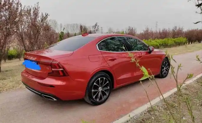 郑州二手沃尔沃s60 2021 款 t4 智远豪华版 红色 - 小猪二手车