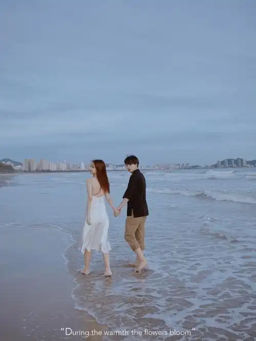 白色百搭不踩雷 7815拍摄姿势7915不会摆动作,在海边就走走