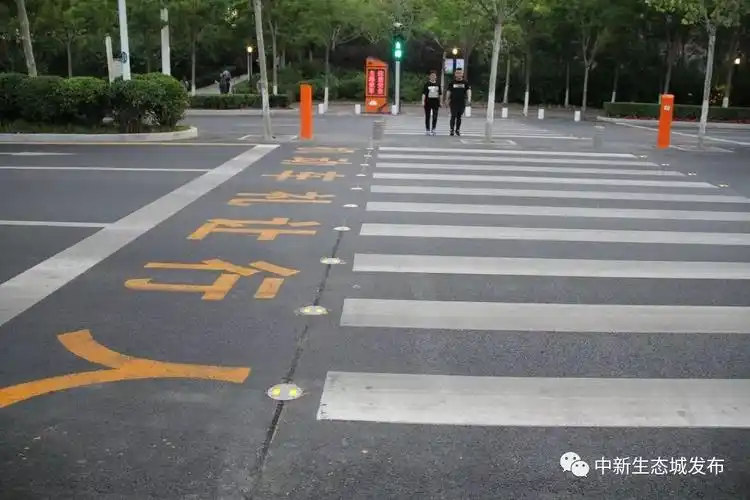 行人守护系统你发现了吗?生态城这两处人行过街通道"升级"了!