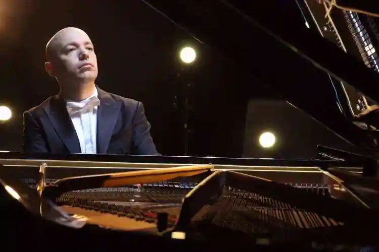 如何提升钢琴弹奏中的声音技术