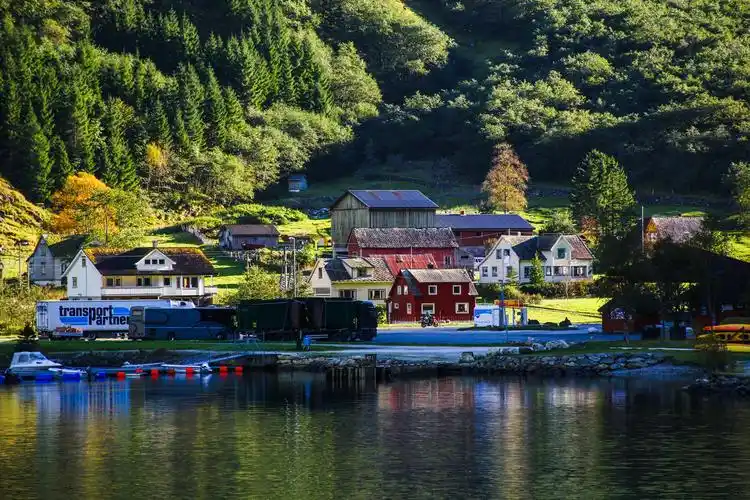 北欧之旅 写美篇  松娜峡湾是世界上最长,最深的峡湾,也是景色最美的