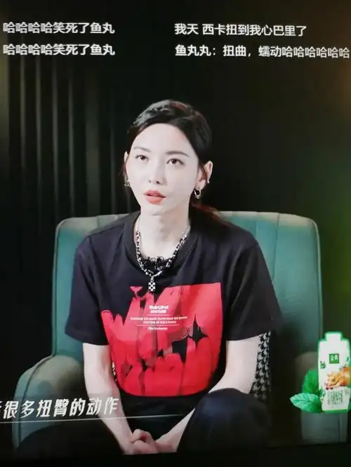 于文文这个低马尾造型真的很爱