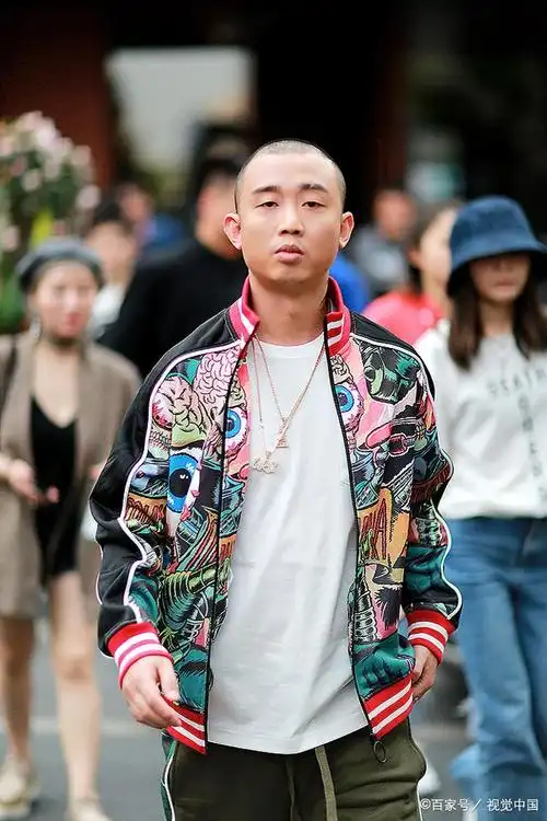 gai是一位中国的说唱歌手,他在2017年的《中国有嘻哈》节目中获得了