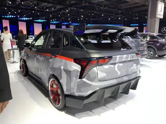 2021上海车展哪吒v改装版正式发布