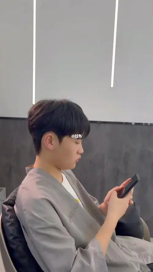 男生后脑勺还在是锅盖头吗63