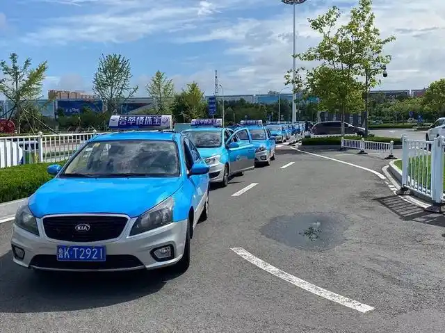 "精致出租""新装"上路|出租车|驾驶员|内饰|荣成_网易订阅