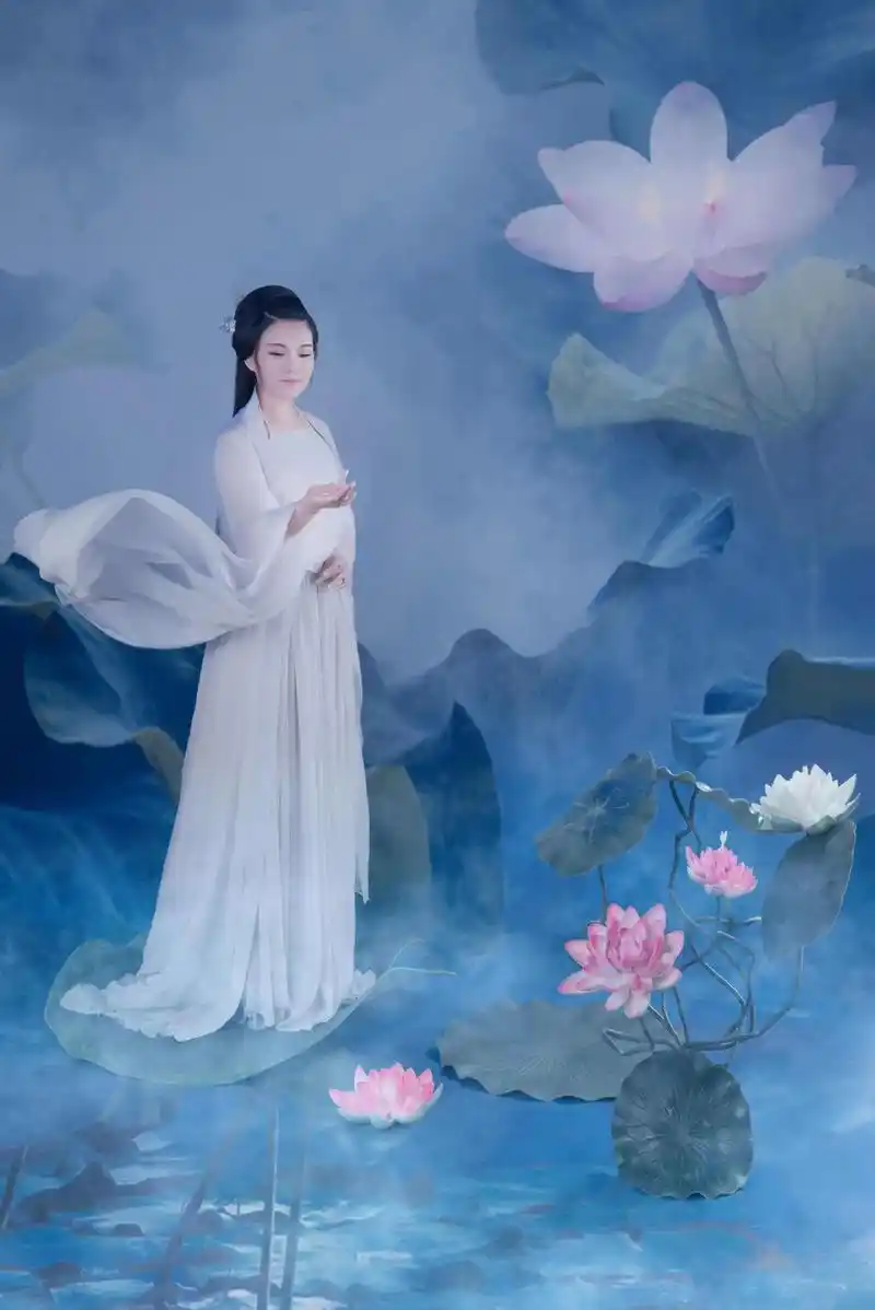 古风美人,国风古韵, 古典美  雨荷仙子,仙气十足 ,点点水 - 抖音