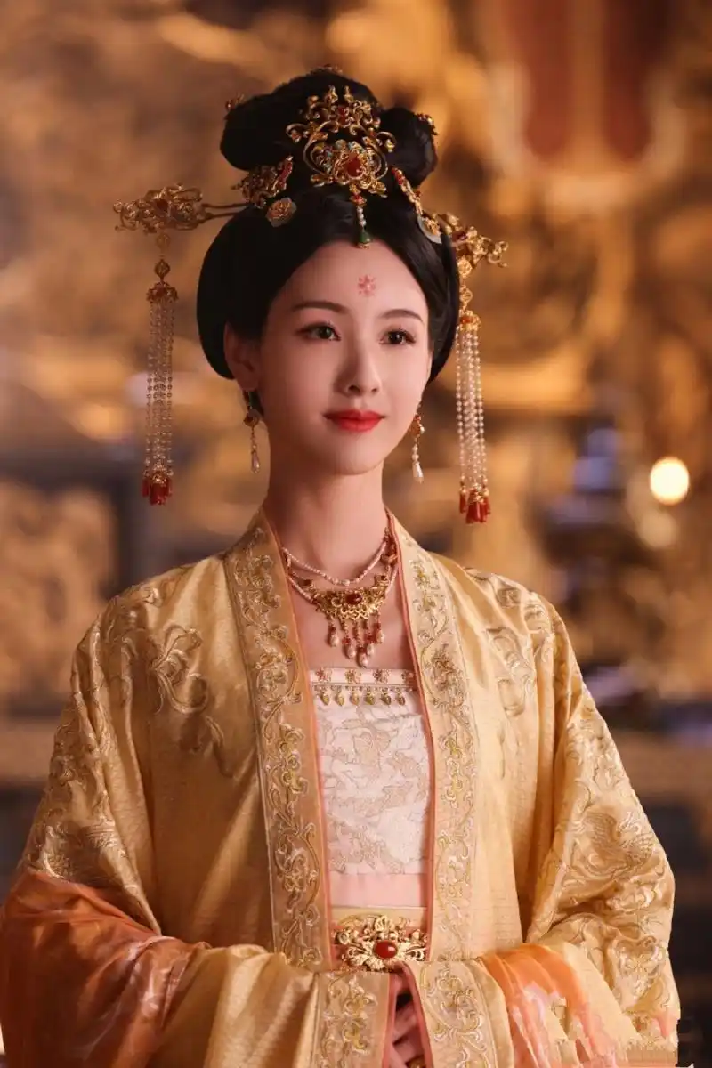 陈都灵《一念关山》剧照大赏,每一款造型都长在观众的审美点上,务婉