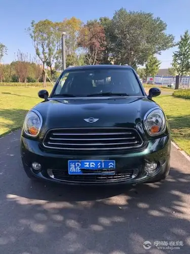 宝马mini大迷你越野车墨绿
