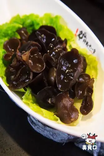 爽口的木耳,放清汤锅,清淡脆爽;放辣汤锅,辣味爽口,怎么煮怎么好吃.